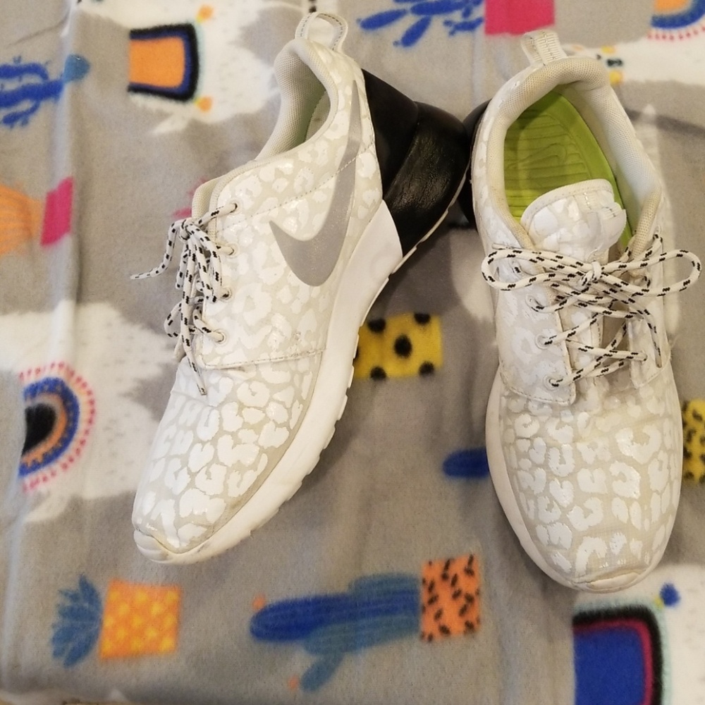 White Nike shoes